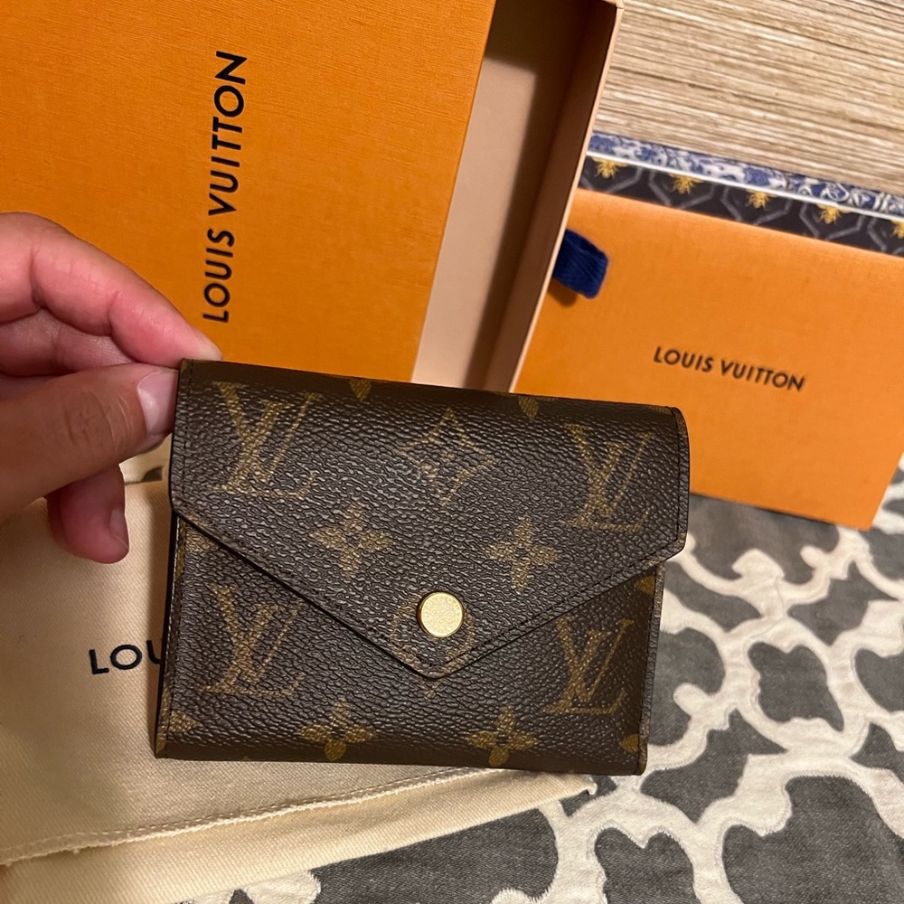 Sold to FP ♥️ Authentic Louis Vuitton Victorine Wallet